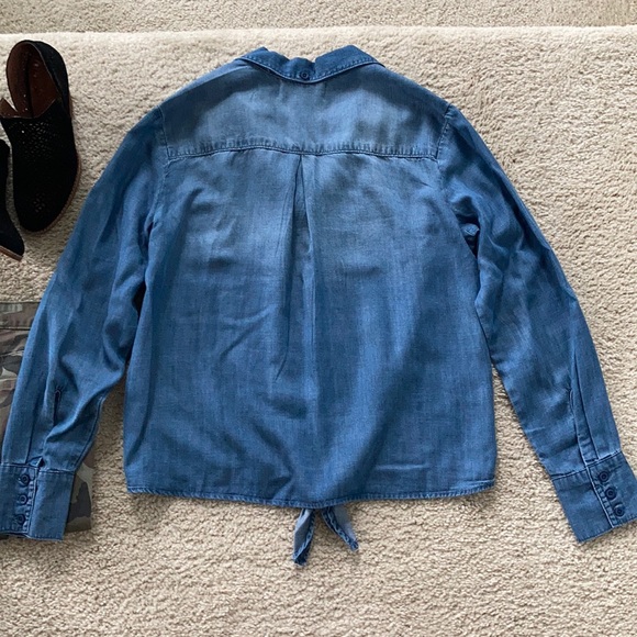 Cloth and Stone Chambray Tie Front Top - Picture 6 of 6
